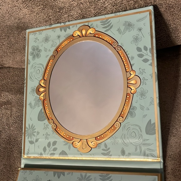 NWT Disney Makeup Disney Princess Belle Complexion Palette - Picture 4 of 6